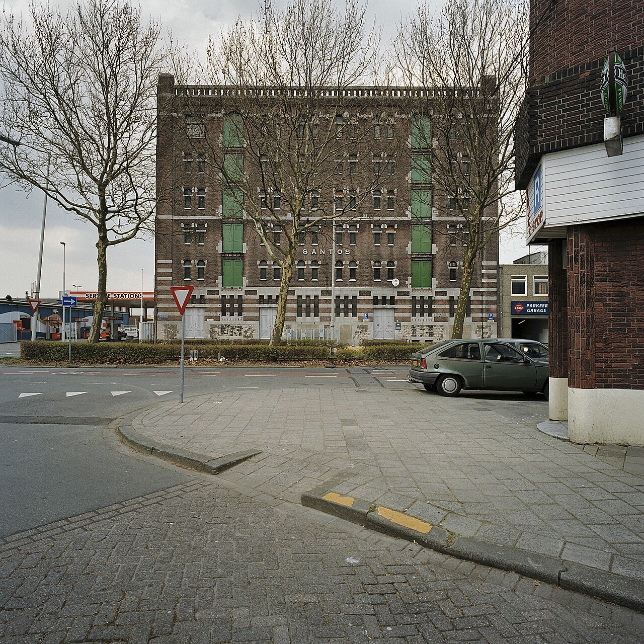 Pakhuis Santos in april 2004; archieffoto van de Rijksdienst voor het Cultureel Erfgoed.
