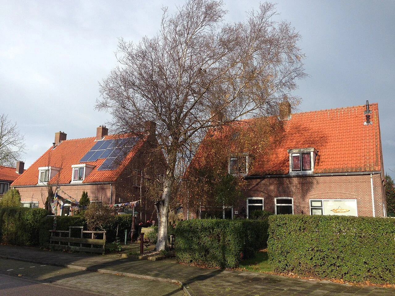 Sociale huurwoningen in Egmond-Binnen, gefotografeerd in 2015.