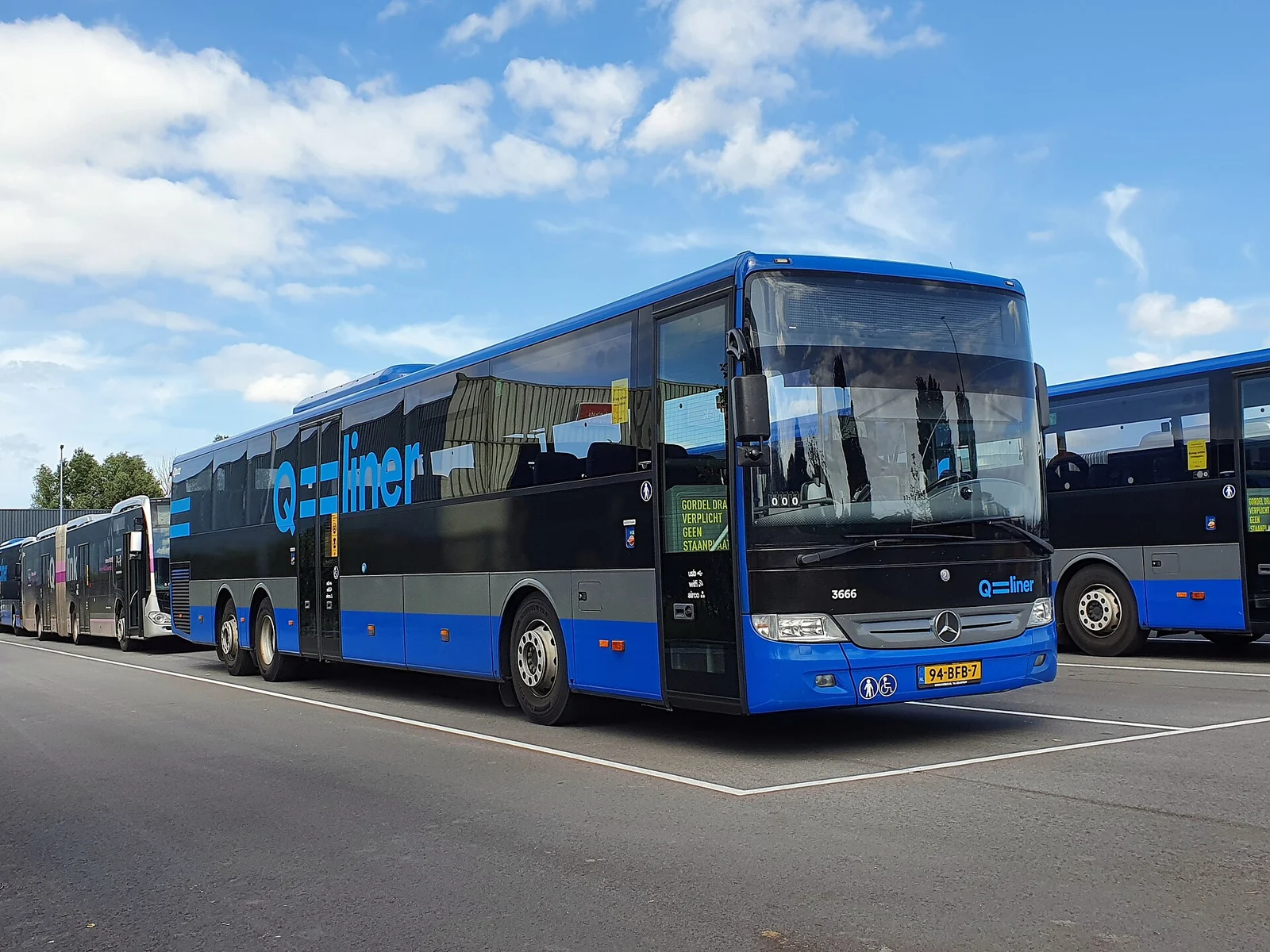 Een Qbuzz-bus; archiefbeeld, geen opname van de cao-onderhandelingen.